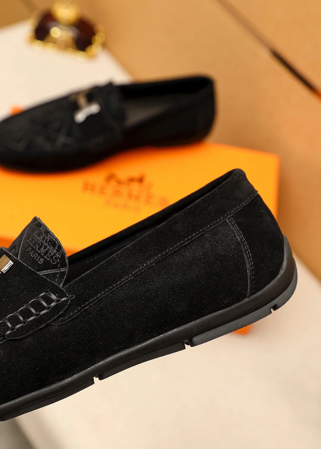 Men's shoes 💰380 💐 Product trademark: HERMES "Hermès" shoes. Regular size: 38-44 (45🉑️customized) Product materials: Selected imported first-layer frosted cowhide embossed upper + classic hardware buckle, imported pig leather lining. Strong three-dimensional visual effect, rubber outsole Color: 1⃣️color optional